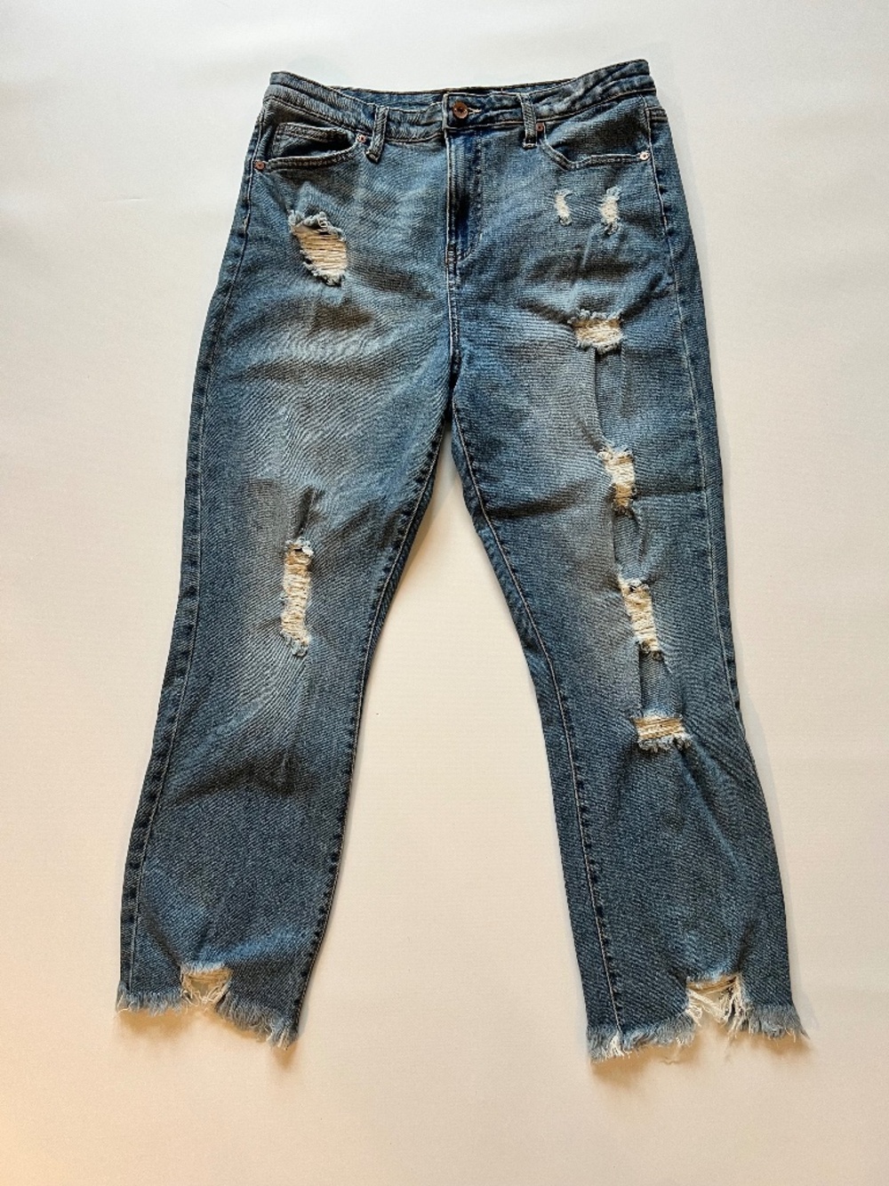 Kendall & Kylie Icon High Rise Relaxed Skinny Jeans 13 Light Wash Distressed